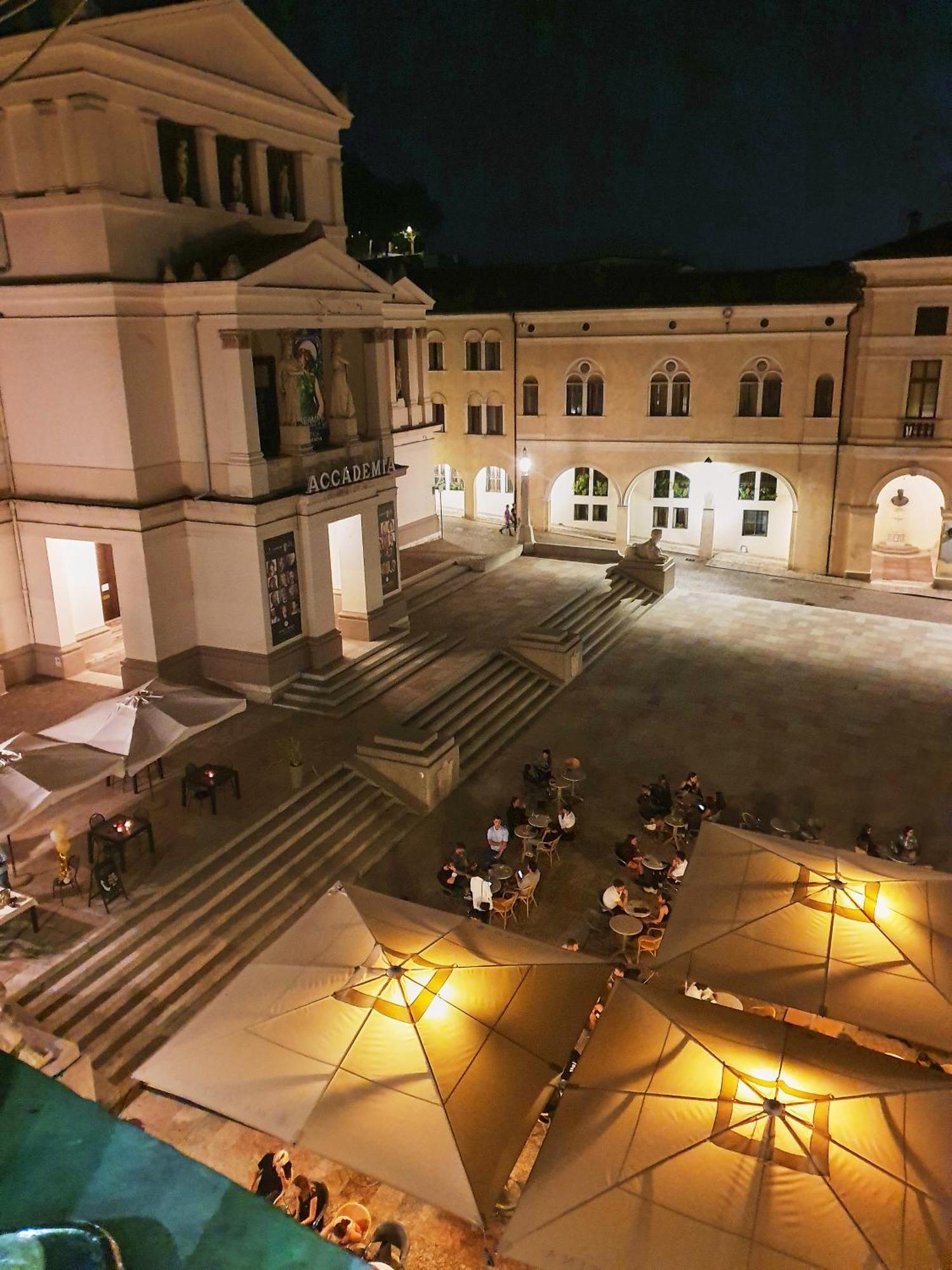 דירות קונליאנו Attico Di Piazza Cima מראה חיצוני תמונה